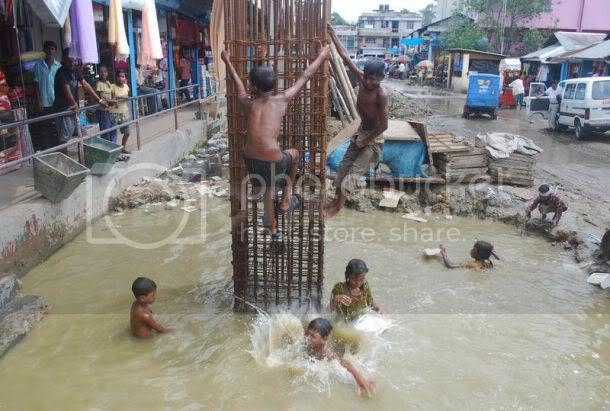 dren-enjoy-summer-heat-water-logged-streets_413807.jpg