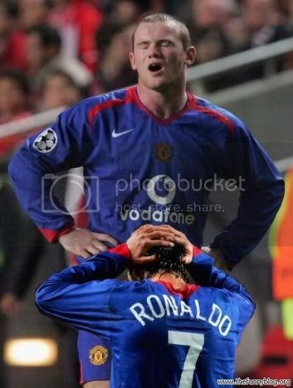 funny-cristiano-ronaldo-wayne-rooney-415x550.jpg