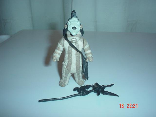 Logray Ewok Medicine Man 1983 HK. + rubber hat + belt + medi.jpg