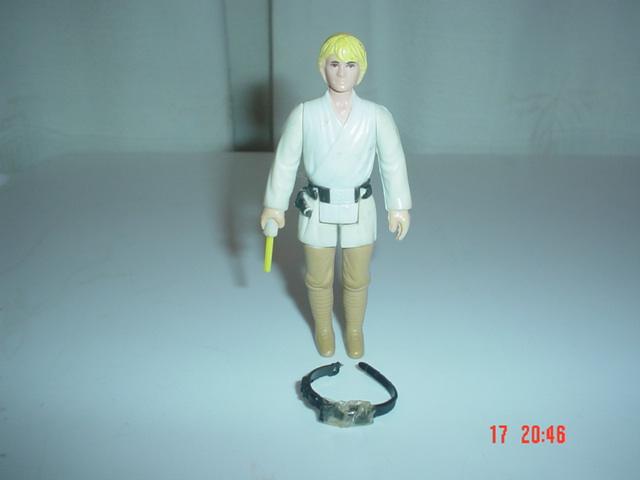 Luke Skywalker 1977 HK. + built in yellow lightsabre. + belt.jpg