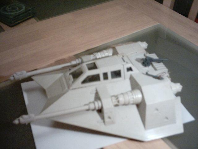Rebal Armoured Snow Speeder 1980 with Gun bullet on back..jpg