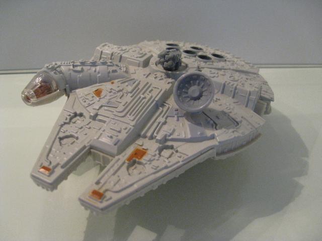 sw-die-cast-millennium-falcon-002.jpg