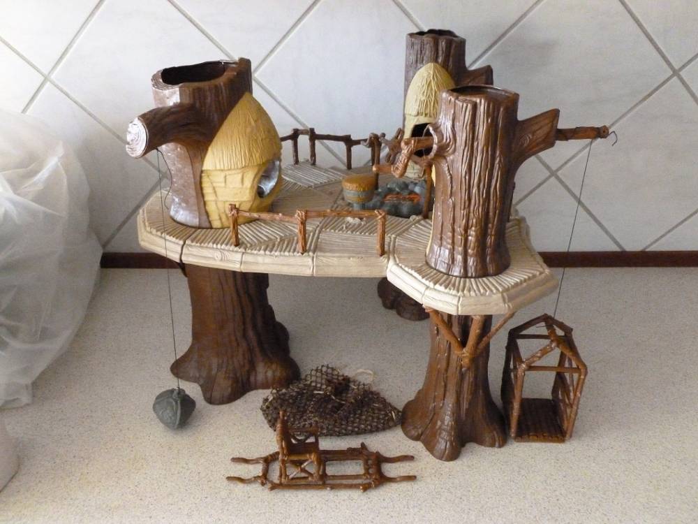 Vintage Ewok Village Action Playset 03.JPG