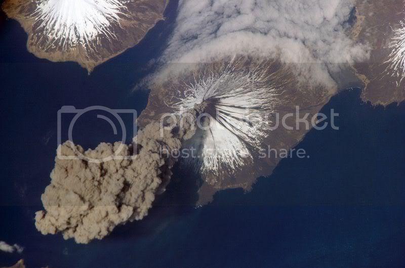 volcano_cleveland_plume.jpg