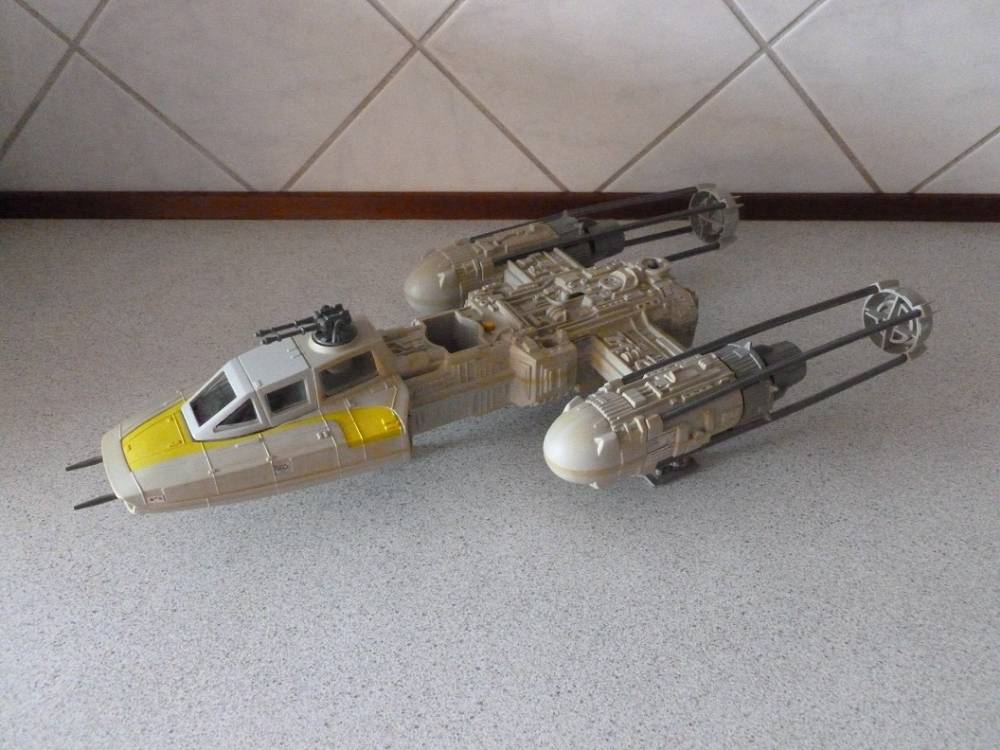 Y-Wing Fighter Vehicle.jpg