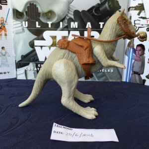 Tauntaun (closed belly) - right.jpg