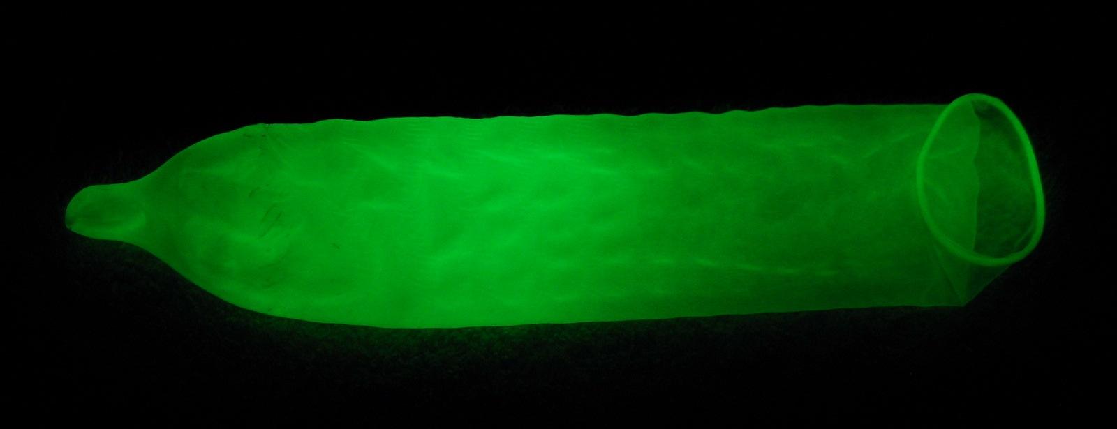 Condom,_glow_in_the_dark.jpg